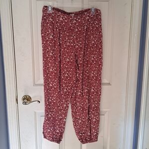 SO Women Pull On Capri Crop Pants Size Large